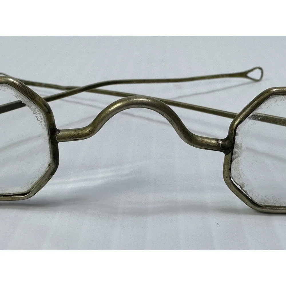 The Unbranded Brand antique early